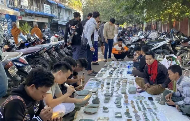 缅甸强震冲击，中高端