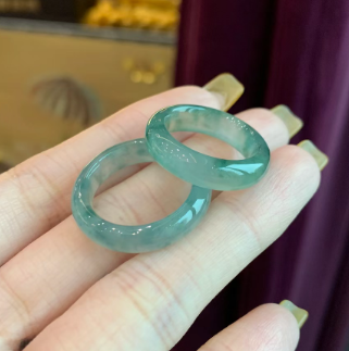 翡翠变潮品，年轻人已成消费主力军。